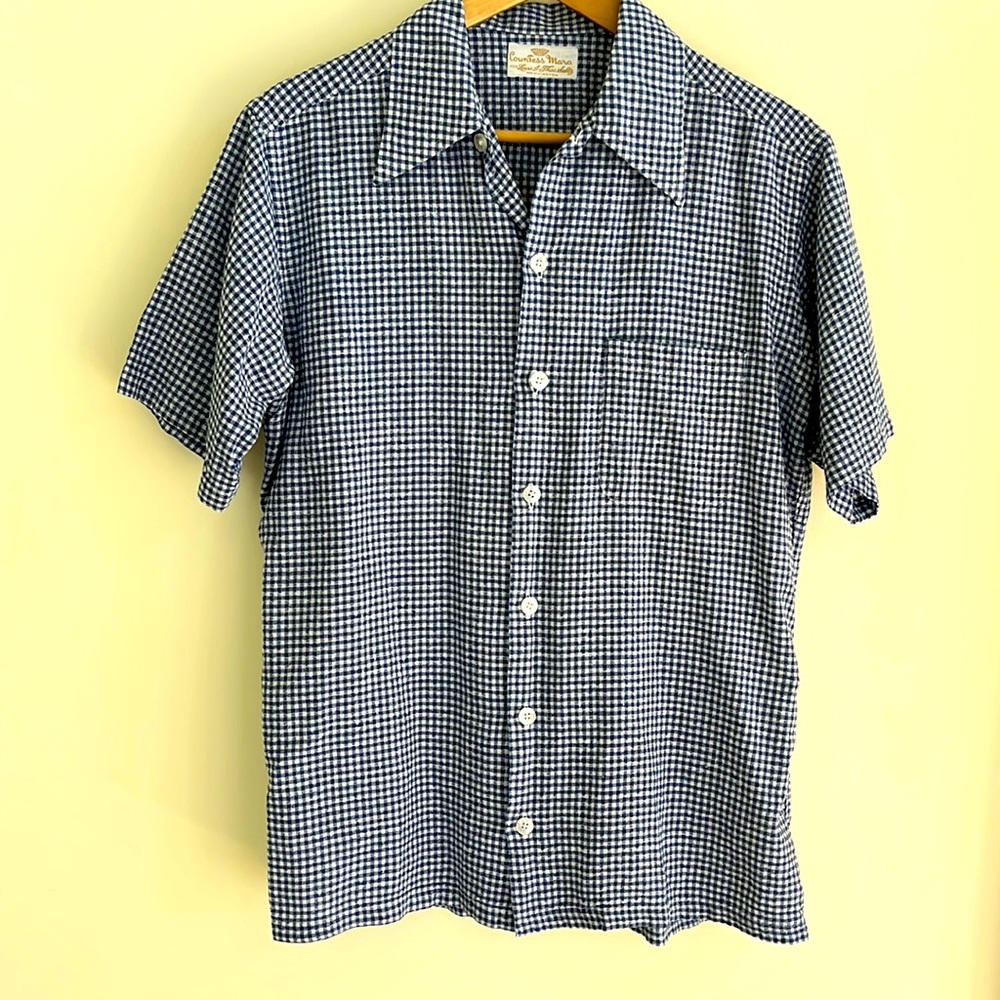 Vintage @1970s mens short sleeve shirt.  A classic.